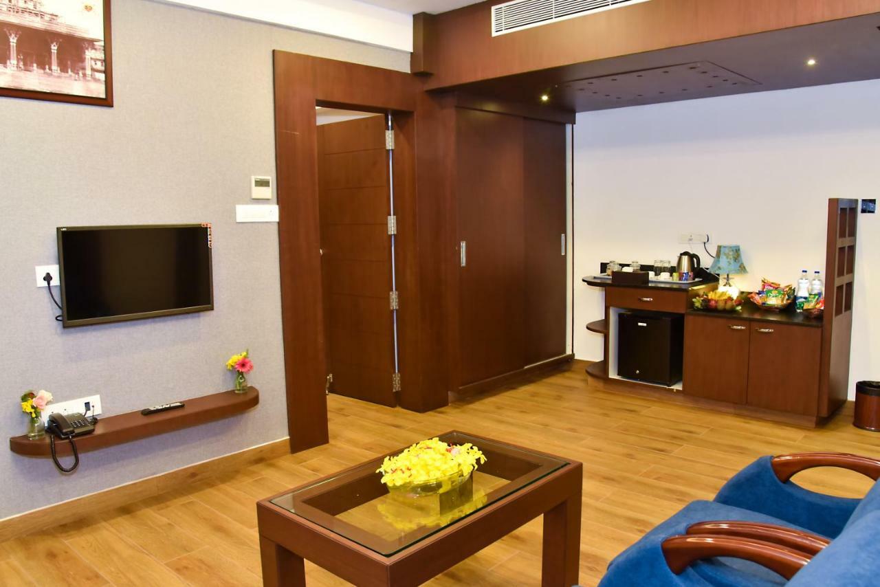Silver Oak Hotel Maisur Dış mekan fotoğraf
