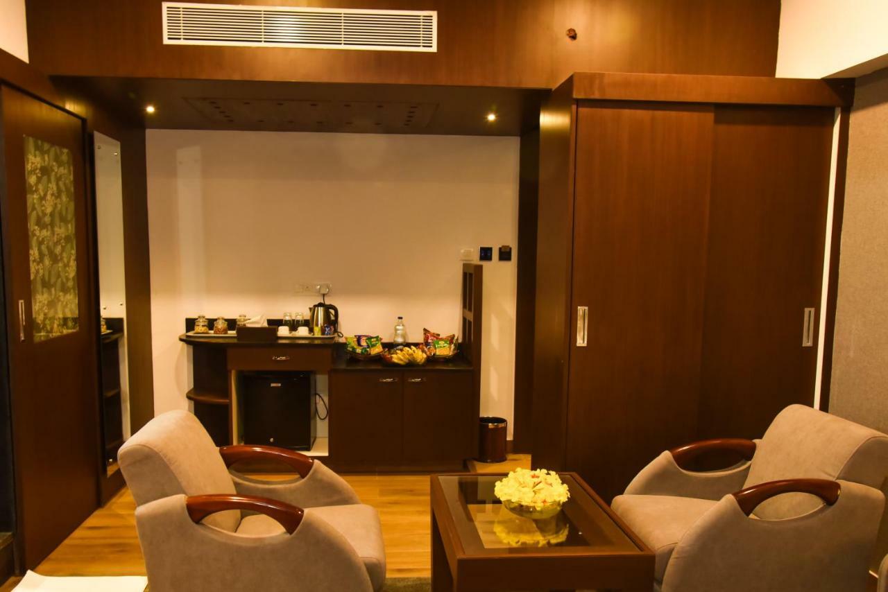 Silver Oak Hotel Maisur Dış mekan fotoğraf