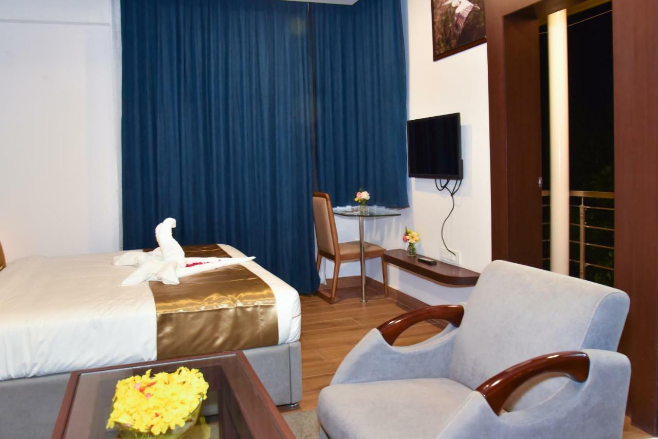 Silver Oak Hotel Maisur Dış mekan fotoğraf